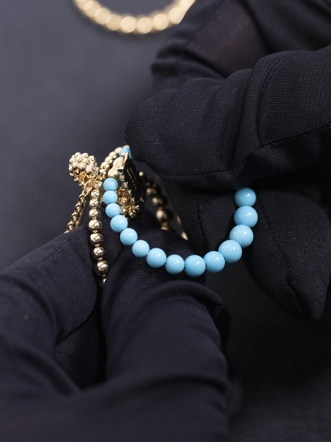 Perlée couleurs transformable long necklace, 18K yellow gold, craftsmanship, Perlée collection, Van Cleef & Arpels